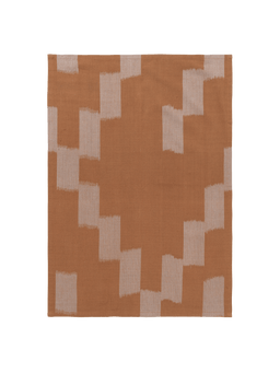 Ikat Tea Towel in Terrakotta und Nebelblau mit gestuftem geometrischem Muster