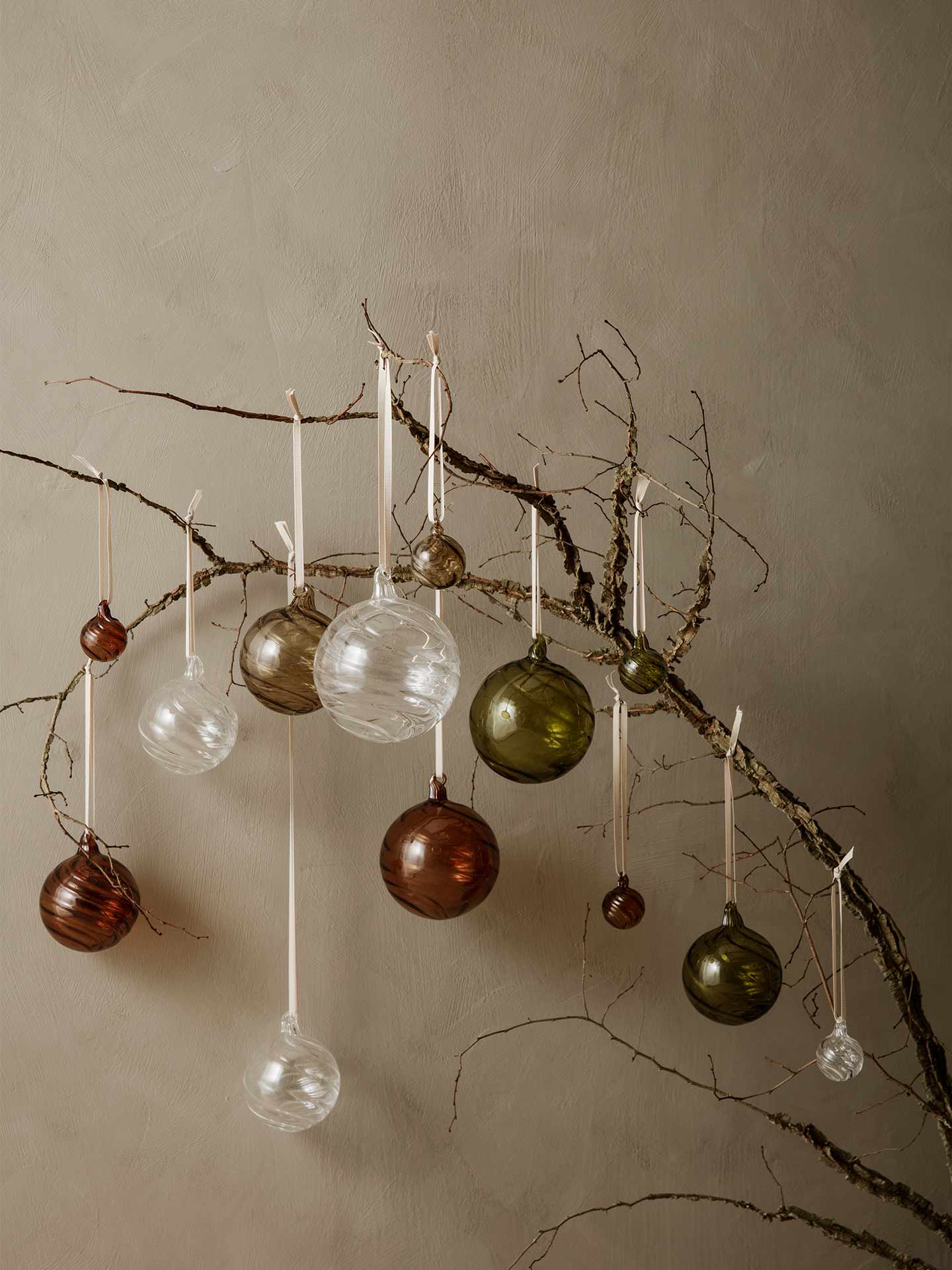 Twirl Ornaments - Large | Glass spheres for the Christmas tree in a set ...