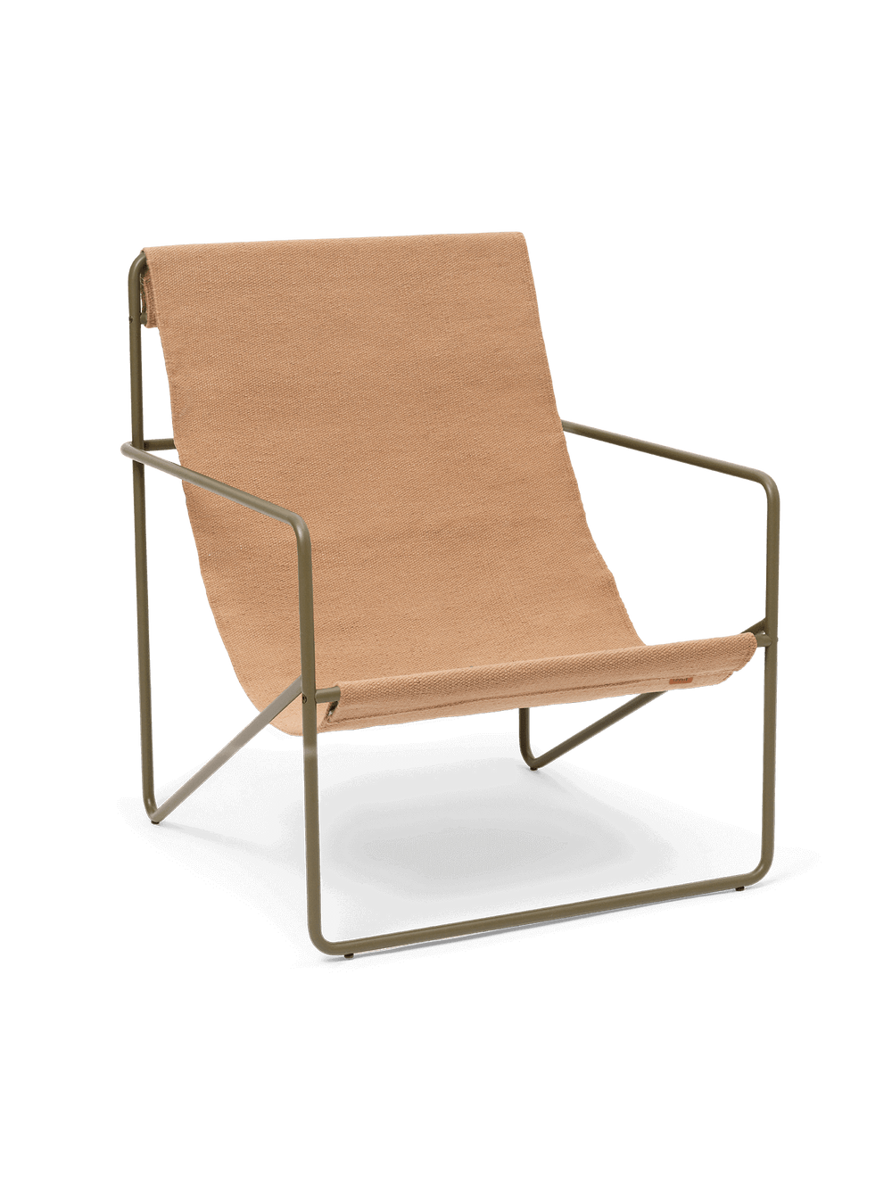 Desert Lounge Chair in Oliv mit Sitzfläche in Sand, schräg von der Seite gesehen