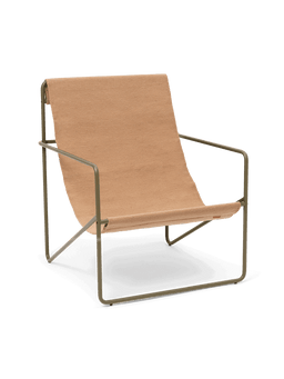 Desert Lounge Chair en olive avec assise suspendue sable, vu de trois quarts