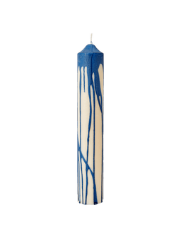 Dryp Pillar Candle in Tiefblau, groß, mit tropfender Farbe über cremeweißem Grund