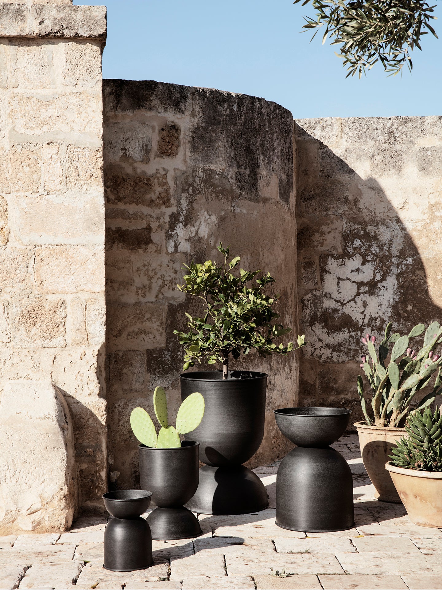Hourglass Pot in Black - Extra Small by Ferm Living | Green Living