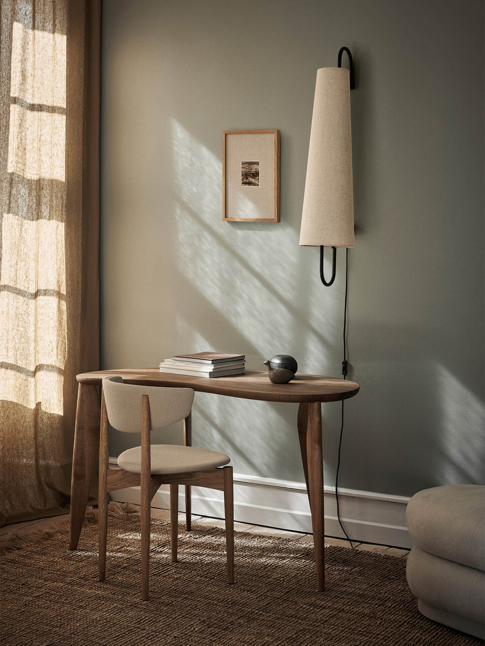 Feve Shape Feve Desk in Walnut | Organic bean shape | Ferm Living