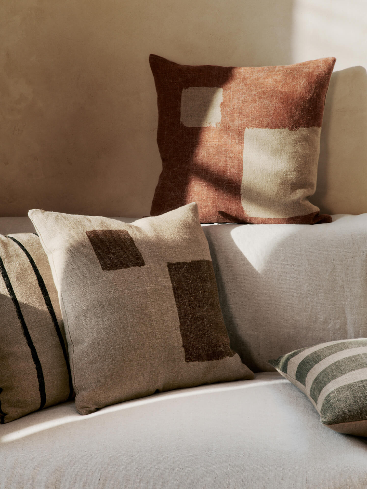 Oleo Cushion - Red Brown/Natural – Ferm Living