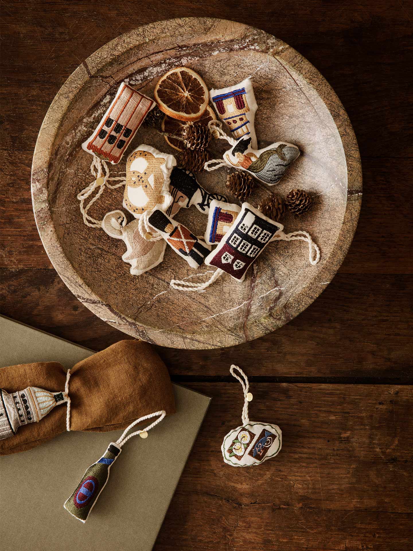 ferm living オーナメント Copenhagen Embroidered Ornament – Open Sandwich | Ferm Living