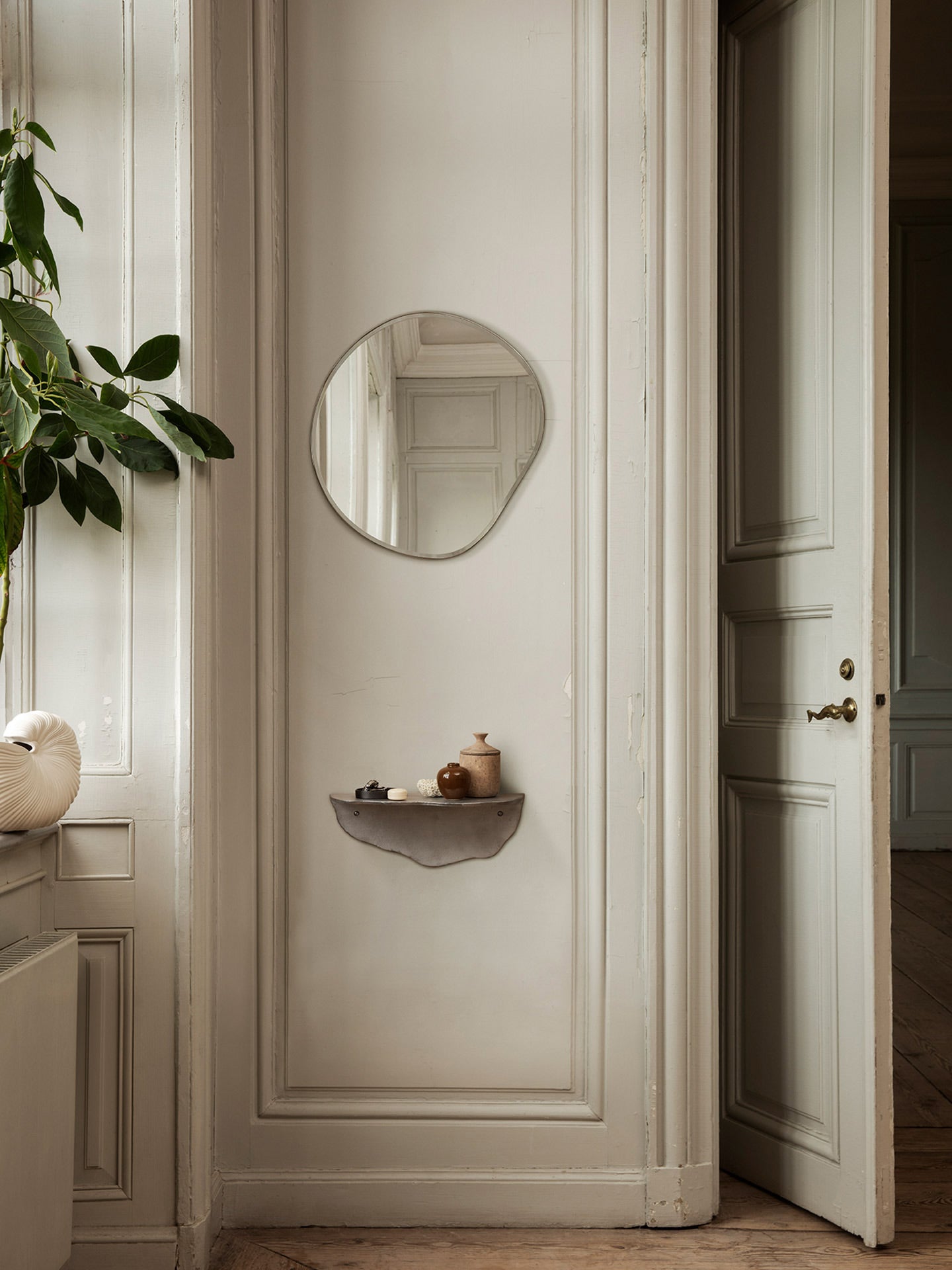 Small Pond mirror in organic shape | Available in several