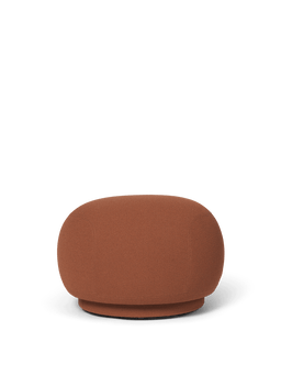Rico Pouf en terracota con forma redondeada tapizada sobre una base retranqueada