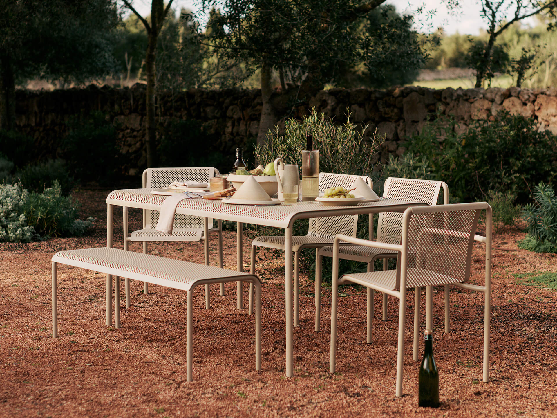 Dapple Dining Table - 160 x 90 cm - Beige – Ferm Living