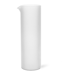 Ripple Water Jug aus Milchglas, hohe geriffelte Karaffe mit Ausgießer