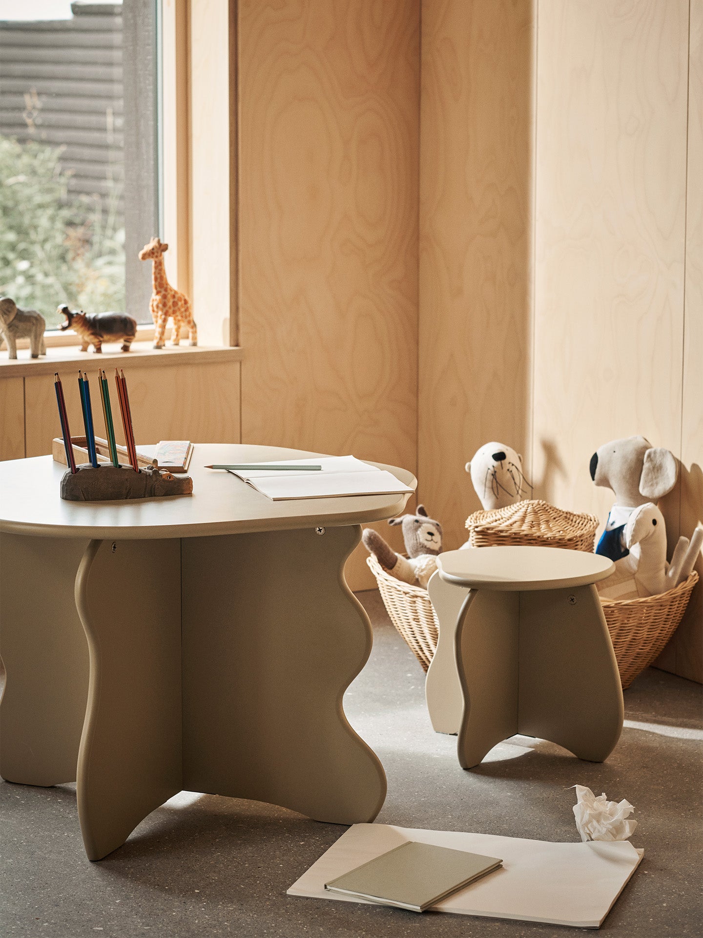 Slope Stool – Beige | Sculptural chair for little ones | Ferm Living
