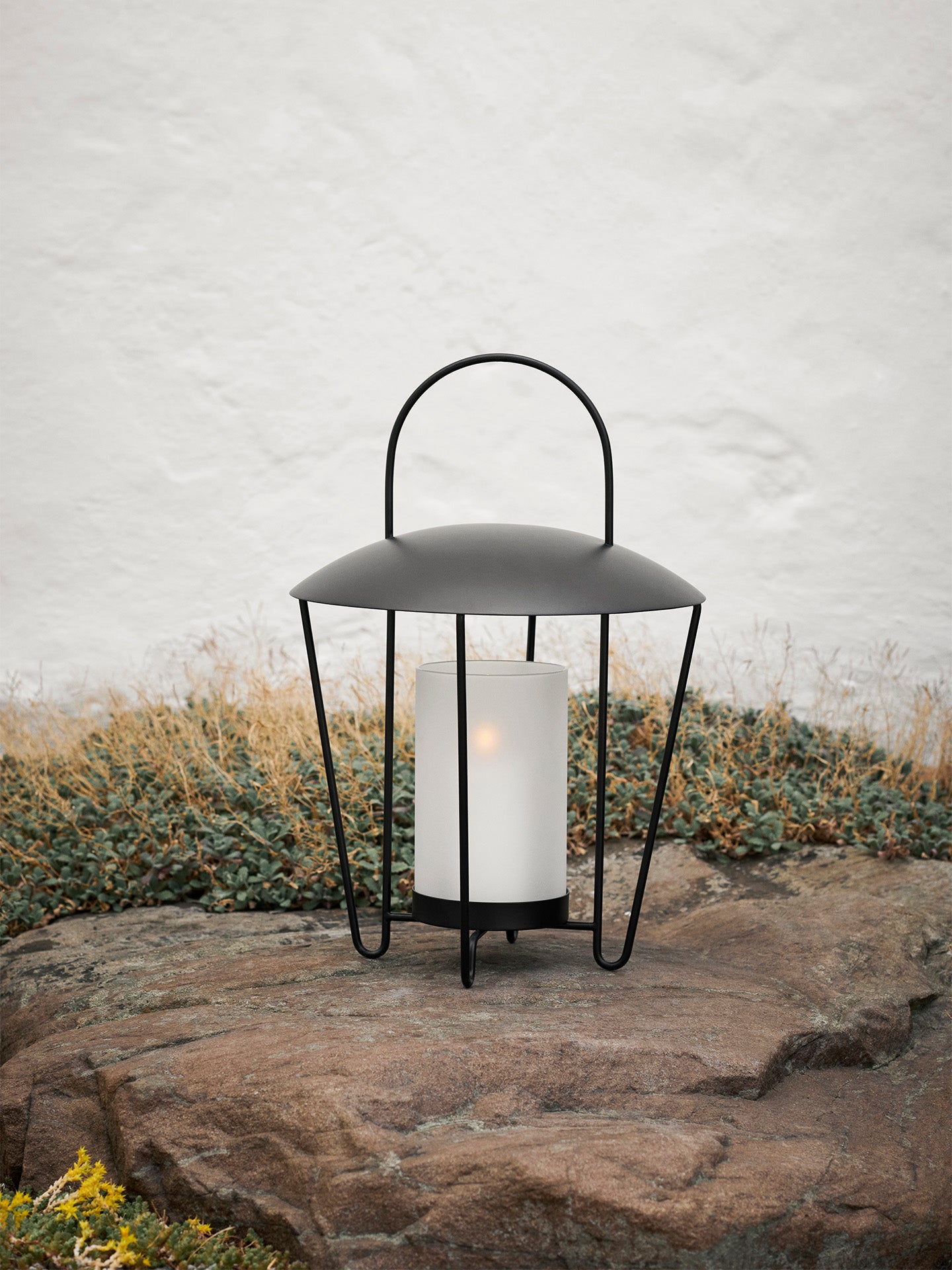 Abri Lantern – Black | Beautiful outdoor lantern for your garden