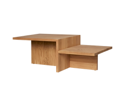 Distinct Coffee Table en roble natural con dos niveles desplazados, vista en ángulo