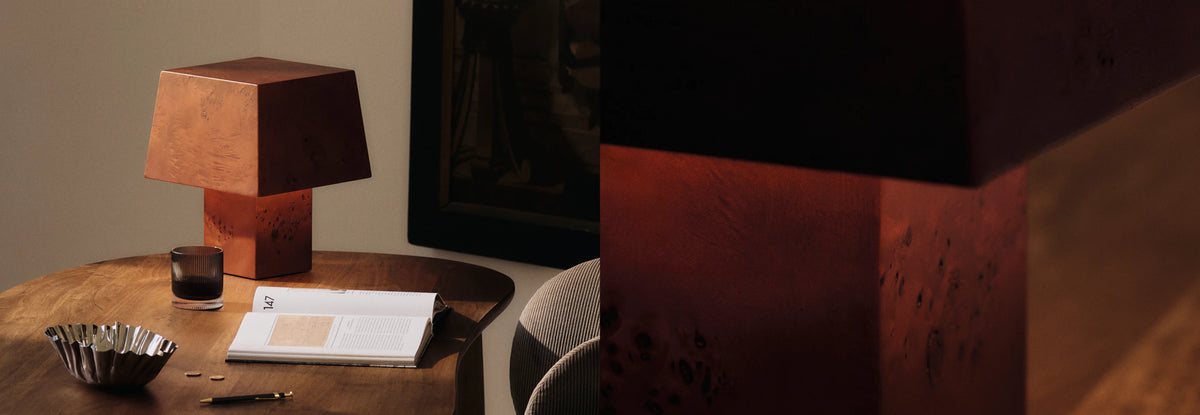 Collection de luminaires en solde, lampe de table carrée sur une table d'appoint avec un livre ouvert, à côté d'un gros plan de son abat-jour